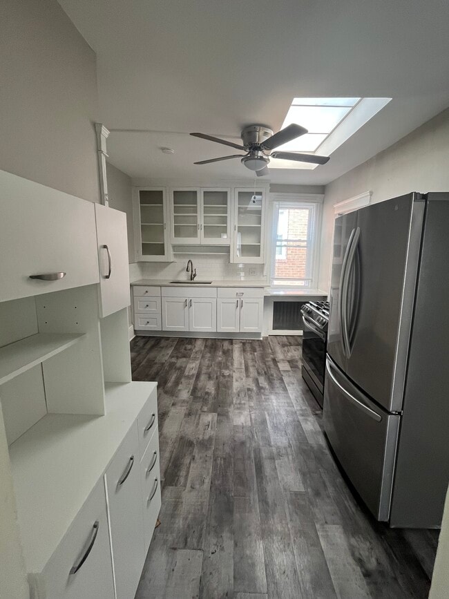 Kitchen - 12403 Mayfield Rd