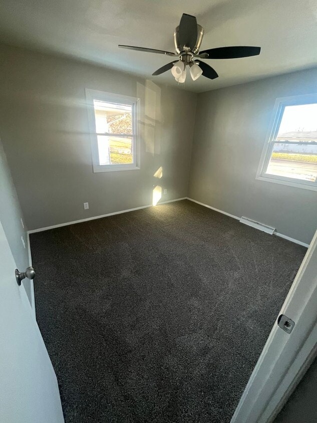 Primary Photo - Remodeled 3 bedroom home Davenport IA