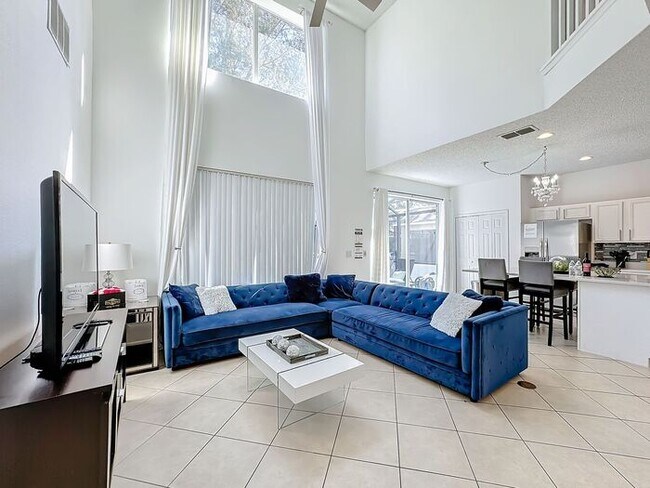 Foto del edificio - STUNNING Emerald Island Resort 5 bedroom 4.5 bath Luxury Home FULLY FURNISHED! 3 miles from Disney!