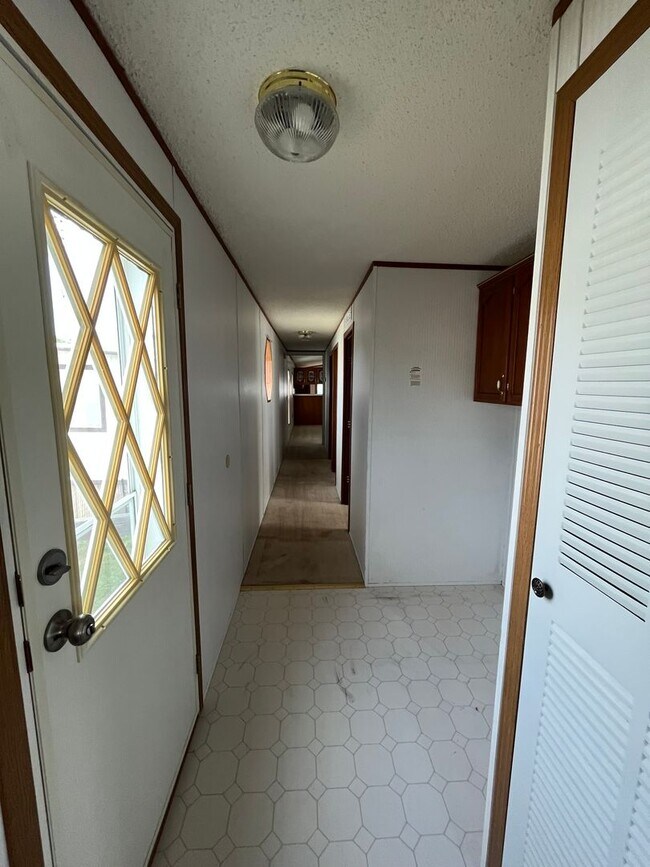 Foto del edificio - 3 Bedroom Mobile Home with Carport in Billings Heights