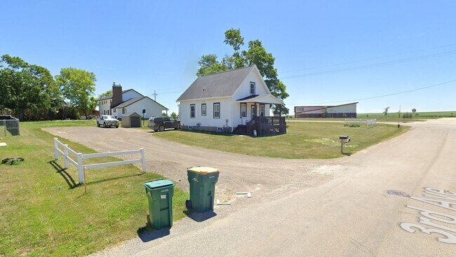 Building Photo - 326 3rd Ave