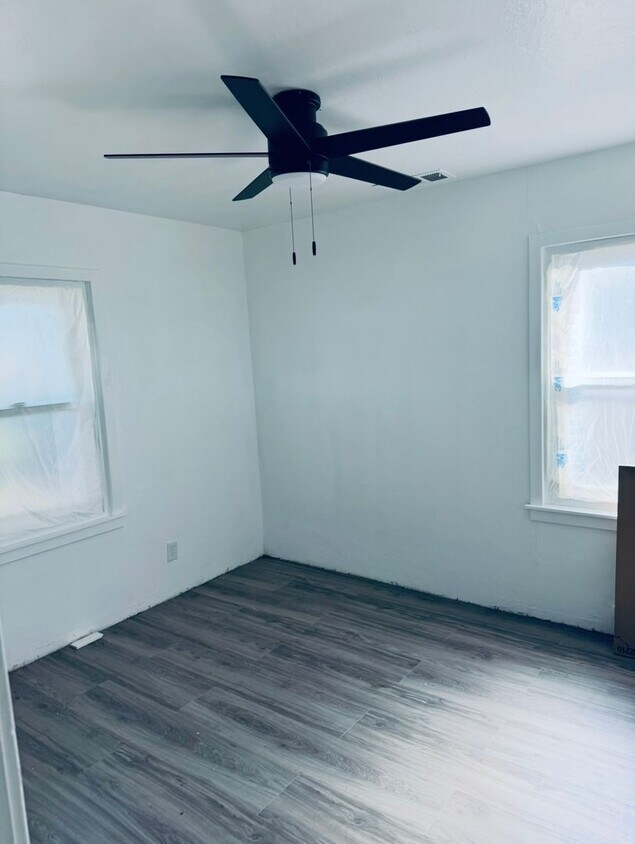Foto del edificio - Fully remodeled 2 bedrooms and 1 bathroom, single-story home in Visalia, CA!