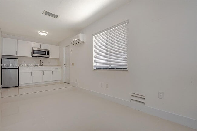 Building Photo - 15530 SW 68th Terrace