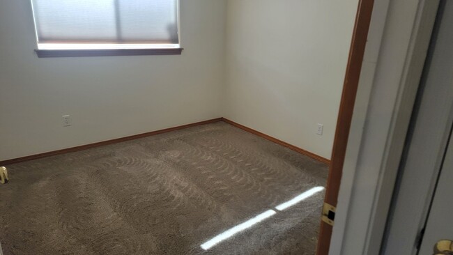 Building Photo - 3 Bedroom 2 Bath Home In North Spokane