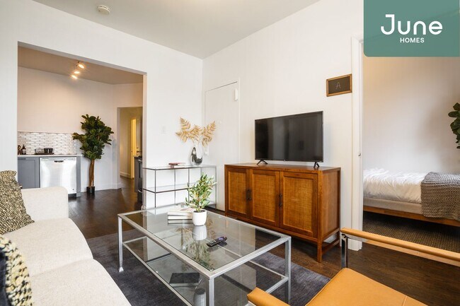 Building Photo - ROOM ONLY in 4-bed/1.0-bath Home