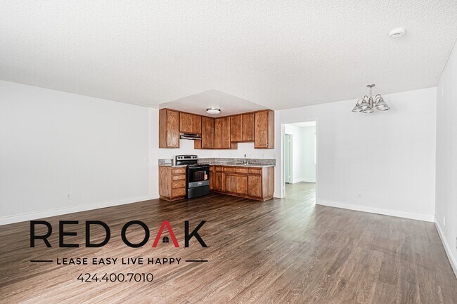 Foto del edificio - 2448 N Eastern Ave