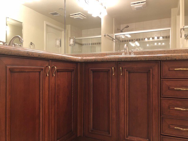 master bathroom - 465 E Magnolia Blvd