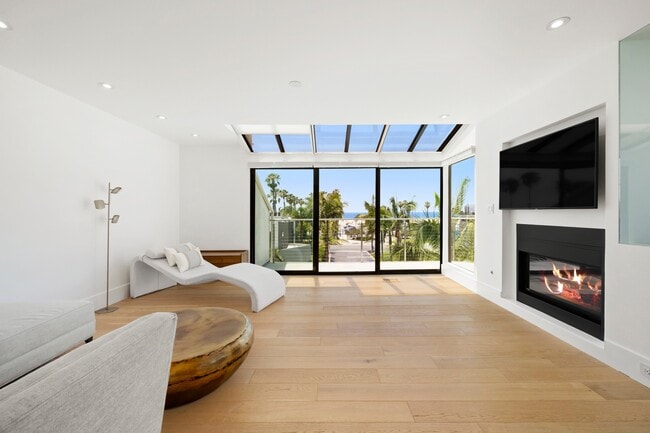 Building Photo - 43 Sea Colony Dr