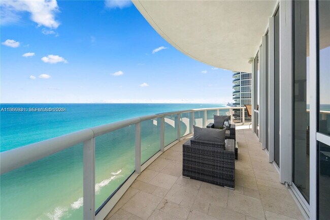 Foto del edificio - 16001 Collins Ave