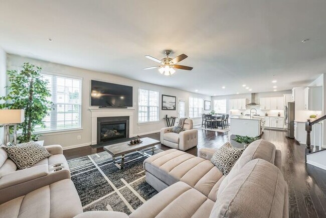 Foto del edificio - 5808 Savannah Dr