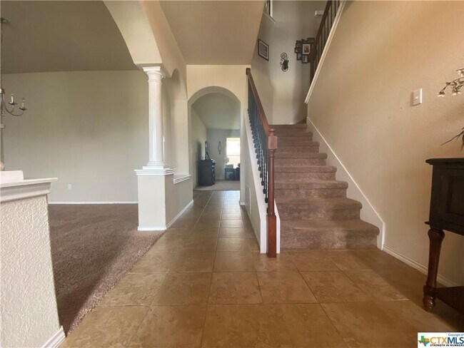 Building Photo - 5933 Stonehaven Dr