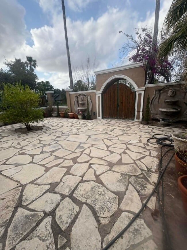 Building Photo - 3110 Jacaranda Dr