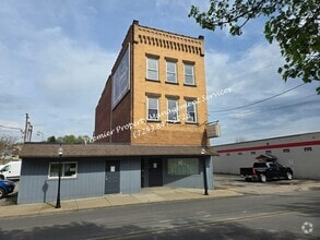 Building Photo - 1015 S Mill St