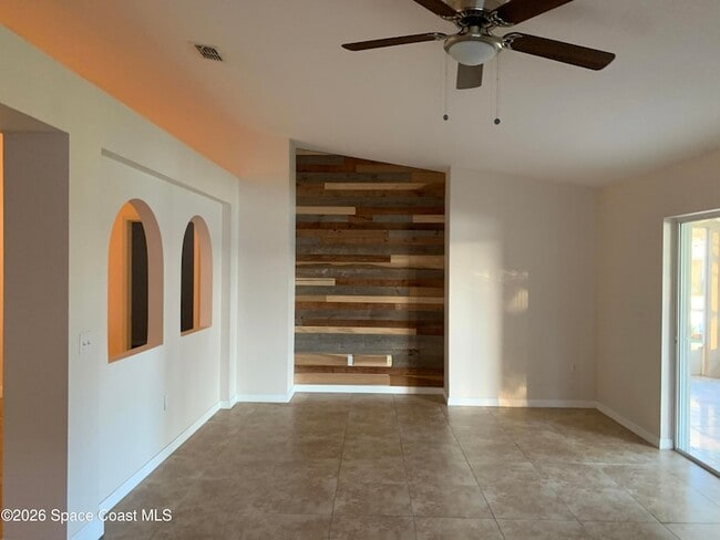 Building Photo - 1649 La Maderia Dr