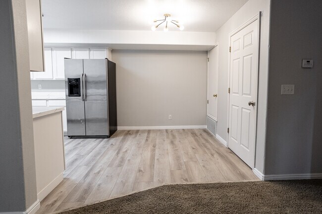 Foto del edificio - 8084 N Ridge Loop E
