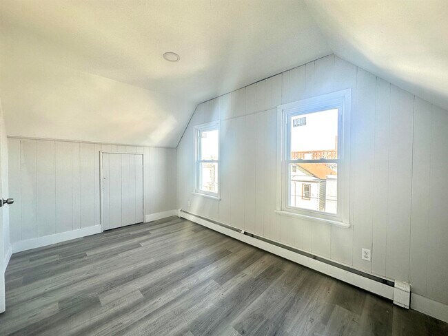 Foto del edificio - 44 Searing Ave