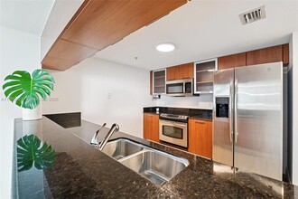 Building Photo - 1800 N Bayshore Dr