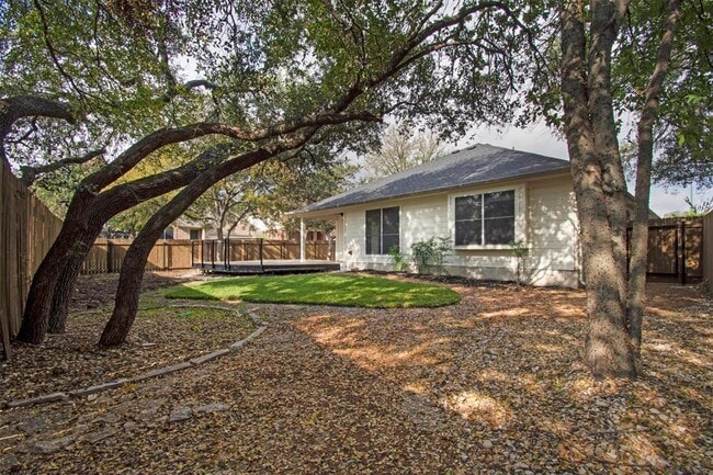 Foto del edificio - 4900 Tiger Lily Way