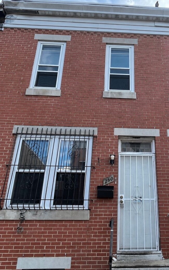 Building Photo - 250 E Stella St