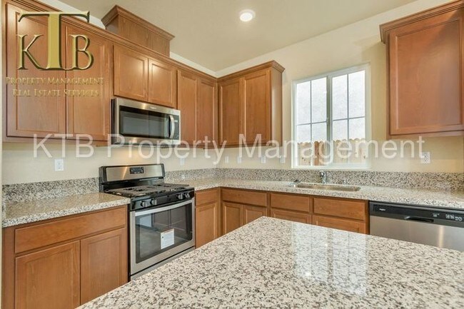 Building Photo - 260 Maidenbrook Ln
