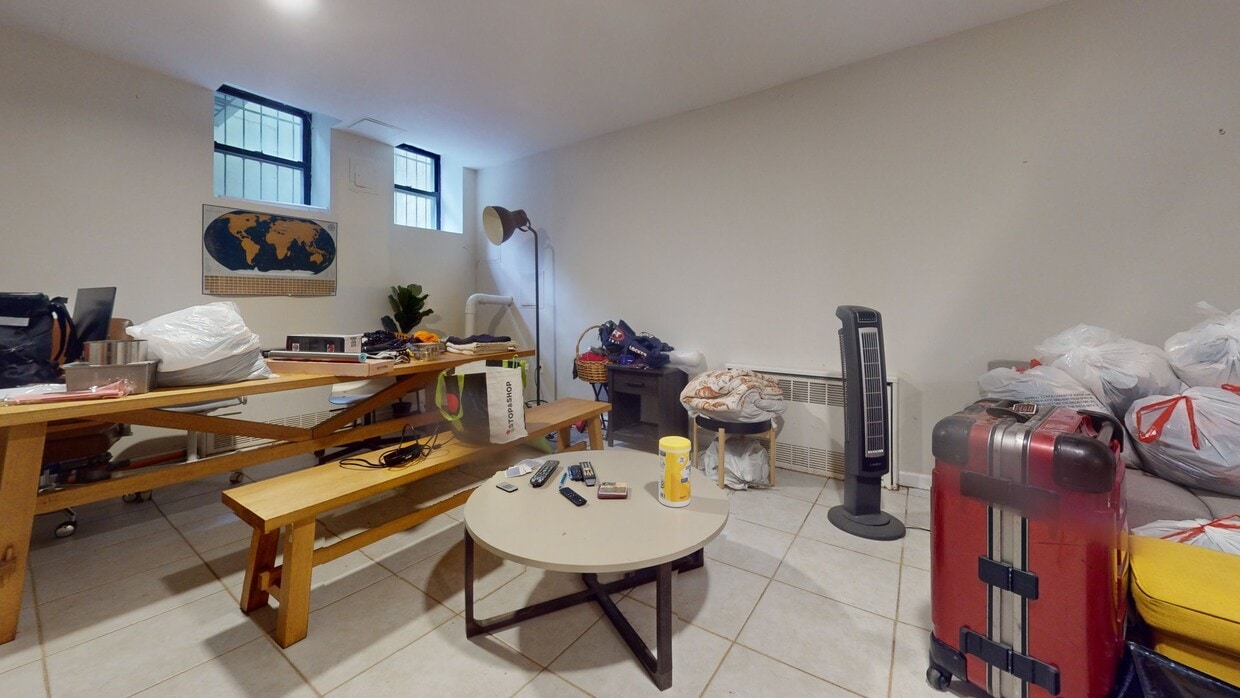 Photo - Private bedroom in 5 bed/2 bath Home