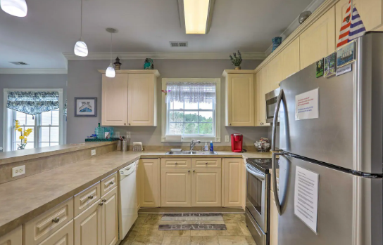 Kitchen with stainless steel appliances - 4861 Luster Leaf Cir