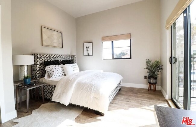 Foto del edificio - 1253 S Plymouth Blvd