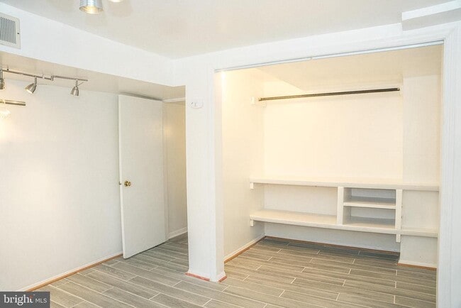 Building Photo - 6304 Somerset Rd