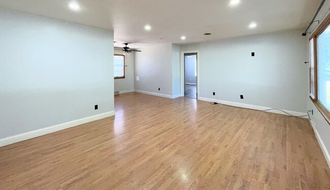 Building Photo - Spacious 3-Bedroom, 2-Bathroom Home