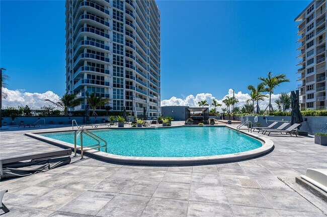 Foto del edificio - 1881 79th Street Causeway
