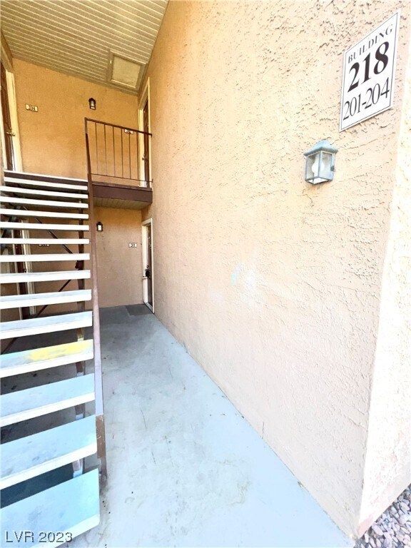 Foto del edificio - 5261 River Glen Dr