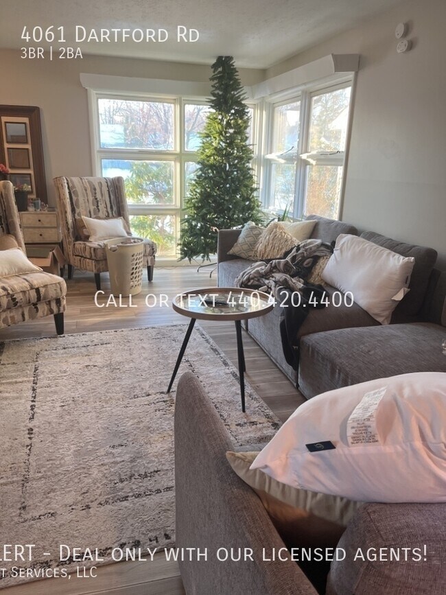 Building Photo - Great, Comfortable 3 bedroom 2 bathroom ho...