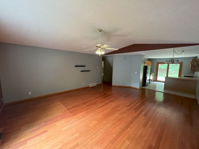 Foto del edificio - 4262 Eagle Crest Dr