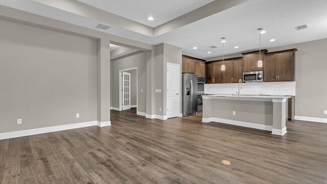 Foto del edificio - Well laid out 4 Beds/3Bths plus Den, scree...