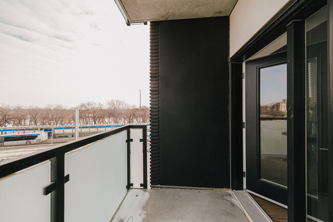Building Photo - 221 Stradbrook Ave