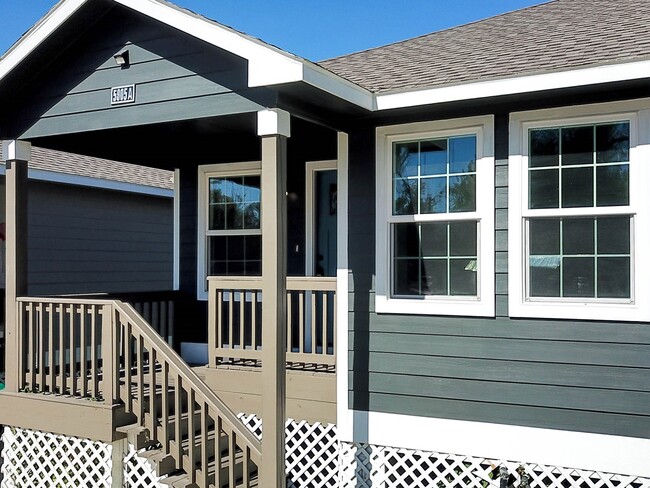 Building Photo - 5905 Woodview Dr