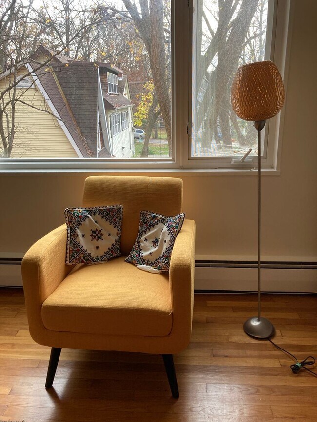 Reading spot - 111 Lee Ave