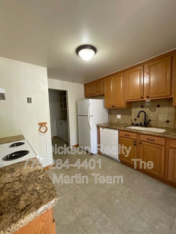 Foto del edificio - 2341 Rock Blvd