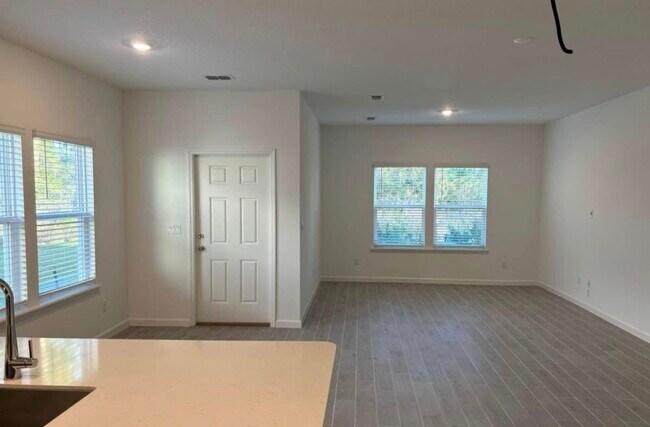 Foto del edificio - 272 Belfort Ct