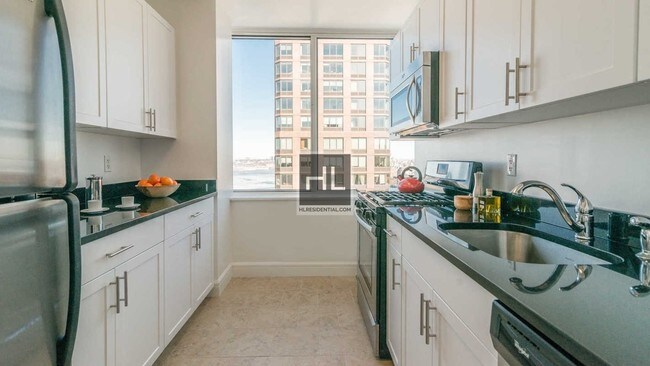 Foto del edificio - 160 Riverside Blvd