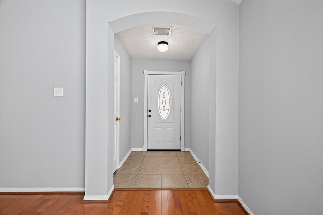 Building Photo - 3218 Spring Flower Ln