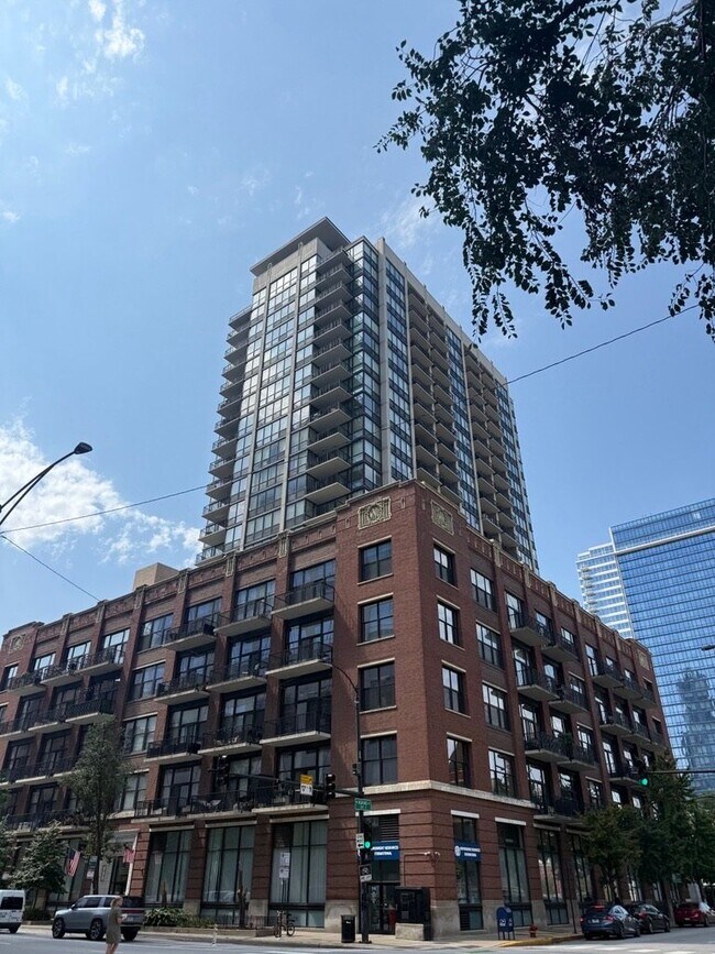 Building Photo - 210 S Desplaines St