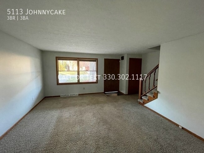 Building Photo - Three bedroom three bathroom duplex for rent