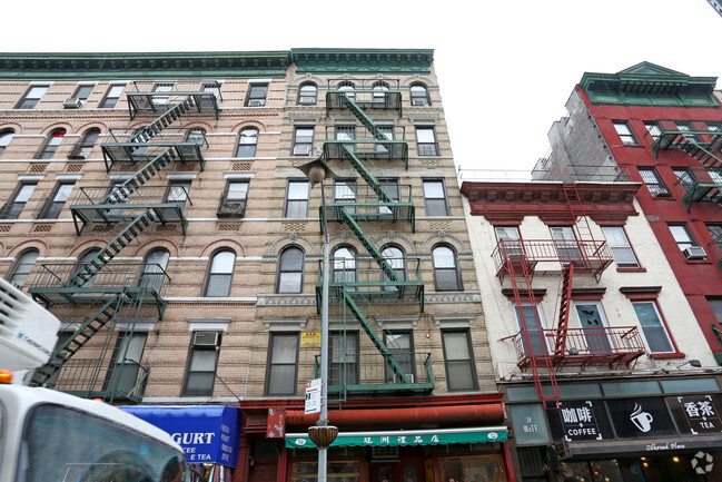 Building Photo - 32 Mott St