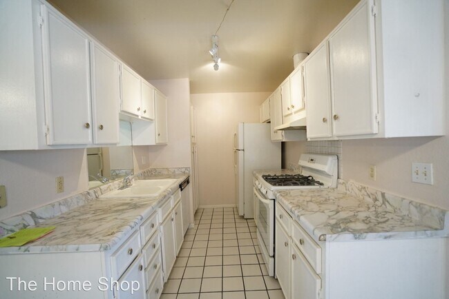 Building Photo - 3619 Villa Knolls E Dr