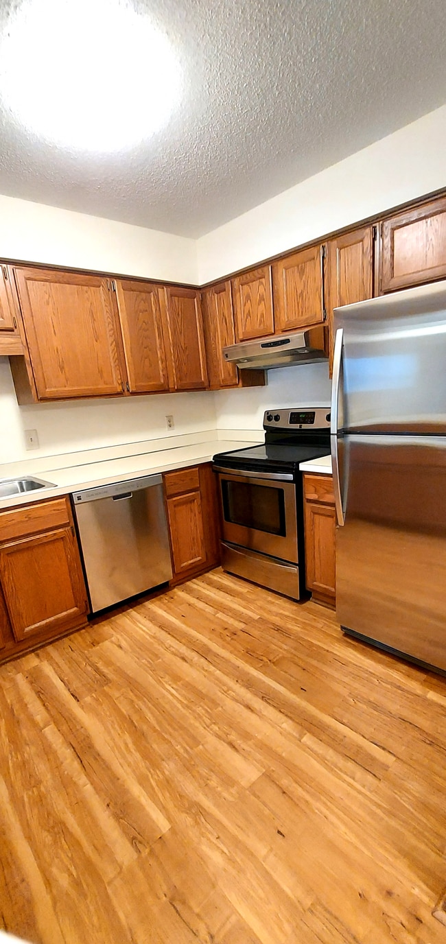 Foto del edificio - 9477 Ranchview Ln N