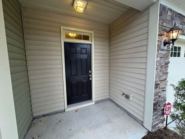 Foto del edificio - Spacious Durham Townhome Minutes from RTP ...