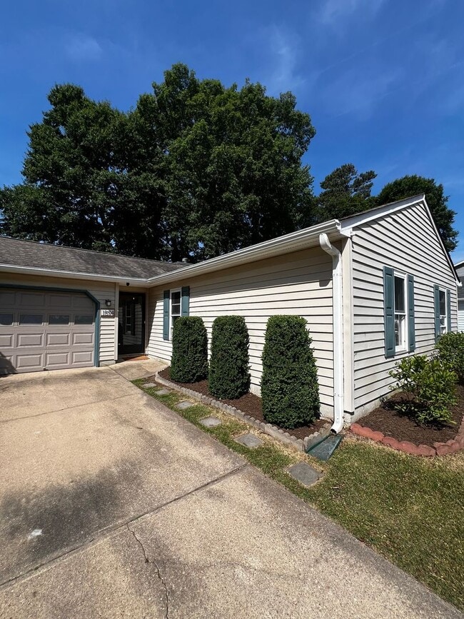 Building Photo - Updated brick ranch in REDWING