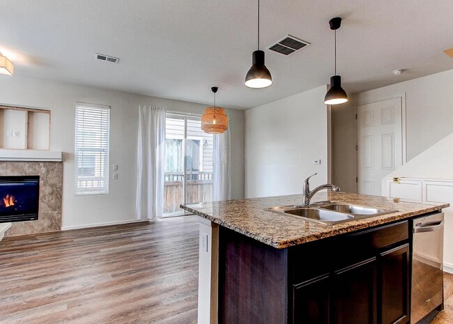 Foto del edificio - 8381 E 33rd Ave