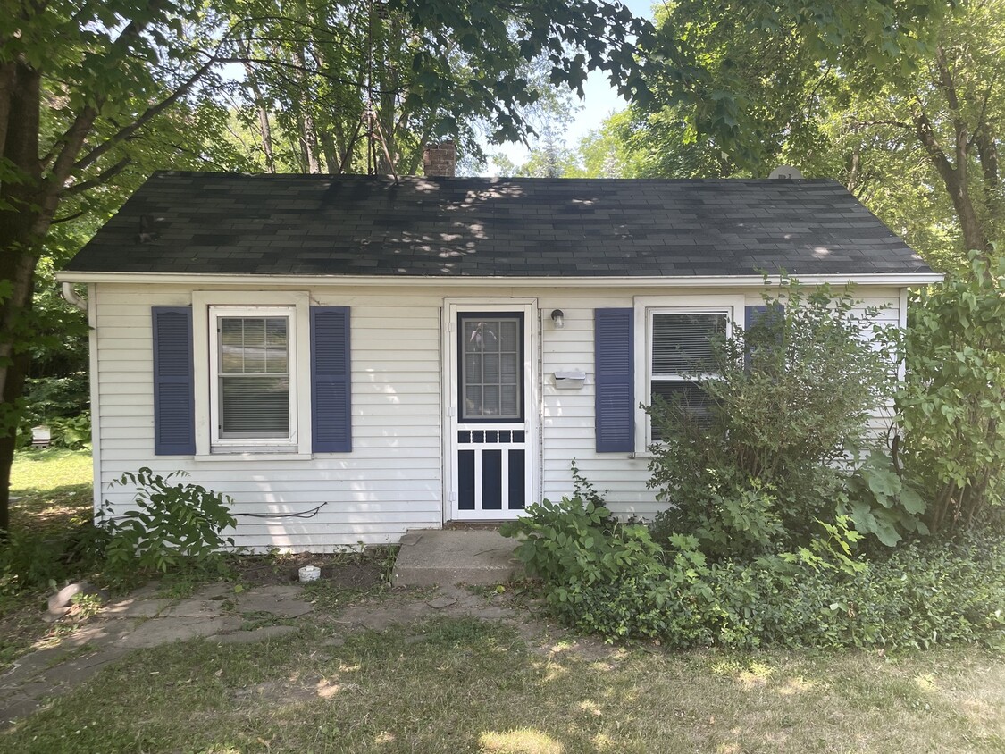 Primary Photo - 18 School St